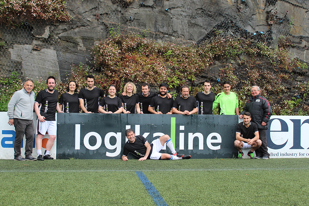 El equipo de futbol del contact center de Logikaline para el torneo de empresas de La Real 2019