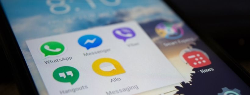 Imágenes_Logikaline_pantalla móvil con aplicaciones de messenger