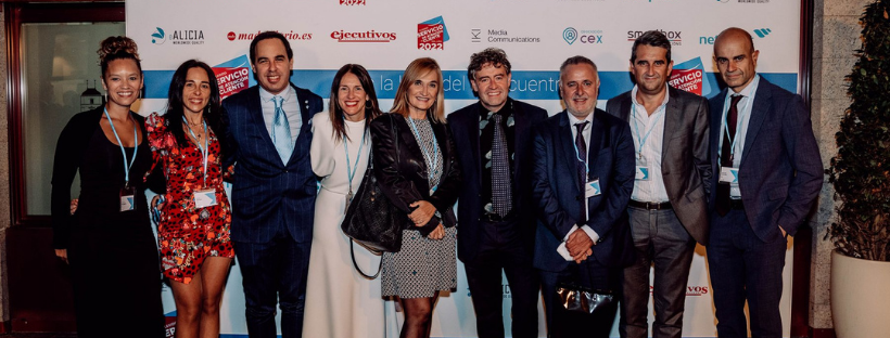 El equipo de Logikaline junto a los directivos de Eroski durante la entrega de los premios Líderes en Servicio