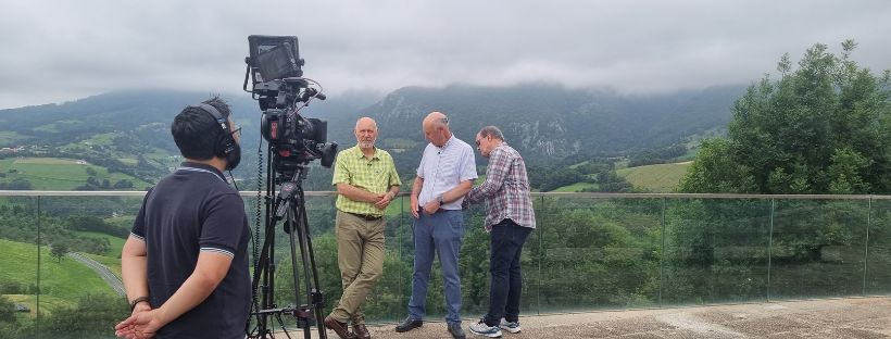 miembros del Orfeón donostiarra durante la sesión con los patrocinados de Logikaline