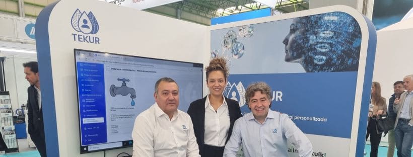 Integrantes de Tekur en la SMAGUA 2025 con Gorostidi, Director de Logikaline